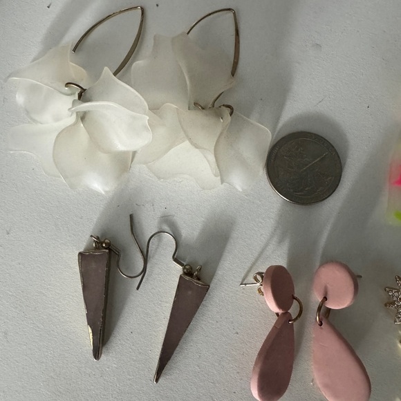 4/$25 Earring bundle - Picture 3 of 4